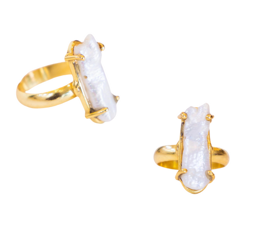 Single Mother of Pearl Ring (Claw)